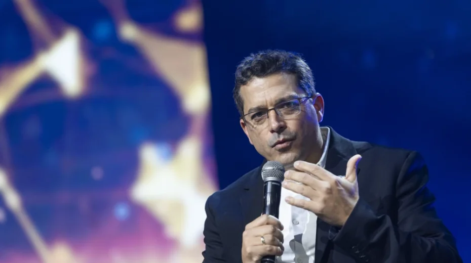 Der israelische Minister für Diaspora-Angelegenheiten und Antisemitismusbekämpfung, Amichai Chikli, nimmt am 26. Januar 2026 an einer Konferenz gegen Antisemitismus in Jerusalem teil. Foto: Chaim Goldberg/Flash90.