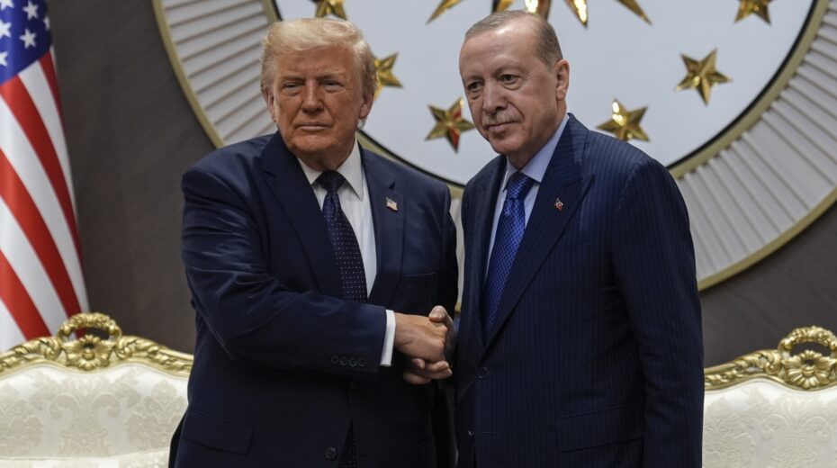 Der türkische Präsident Recep Tayyip Erdogan empfängt US-Präsident Donald Trump am Flughafen Ankara im Vorfeld des NATO-Gipfels der Staats- und Regierungschefs 2026 in Ankara, Türkei, am 7. Juli 2026. Der Gipfel findet am 7. und 8. Juli statt und konzentriert sich auf die Stärkung der Verteidigungsindustrie sowie die Sicherung langfristiger Militärhilfe für die Ukraine. EPA/OSMANCAN GURDOGAN / POOL