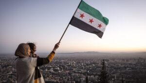 Syrer feiern den Sturz des Assad-Regimes. EPA/ANTONIO PEDRO SANTOS