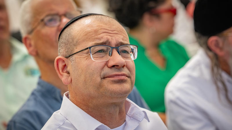 Mossad-Direktor Roman Gofman nimmt am 21. August 2026 an der Beerdigung des IDF-Soldaten Yekutiel Yehuda Katz auf dem Friedhof am Ölberg in Jerusalem teil. Foto: Chaim Goldberg/Flash90