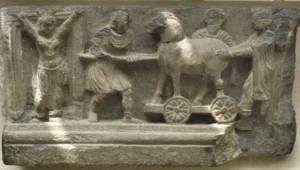 Ein griechisch-buddhistisches Steinrelief, das das Trojanische Pferd darstellt. Bildquelle: Public Domain über Wikimedia Commons.