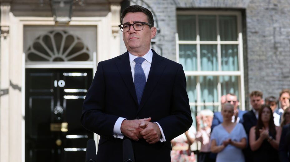 Der britische Premierminister Andy Burnham trifft am 20. Juli 2026 in der Downing Street 10 ein. Bildnachweis: EPA/ANDY RAIN