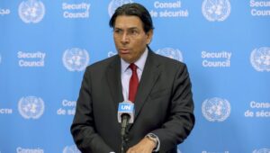 Danny Danon, Israels Botschafter bei den Vereinten Nationen, bei einer Pressekonferenz im UN-Hauptquartier in New York City am 28. Juli 2026. Bildnachweis: EPA/SARAH YENESEL