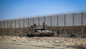Israelische Soldaten in der Nähe des Grenzzauns zum Gazastreifen im Süden Israels. Foto: Tsafrir Abayov/Flash90