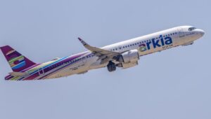 Ein Flugzeug der Arkia Airlines hebt am 4. August 2026 vom internationalen Flughafen Ben Gurion außerhalb von Tel Aviv ab. Foto: Yossi Aloni/Flash90