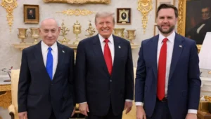 Der israelische Ministerpräsident Benjamin Netanjahu, US-Präsident Donald Trump und Vizepräsident JD Vance posieren am 28. Juli 2026 im Weißen Haus in Washington. Foto: Maayan Toaf/GPO.