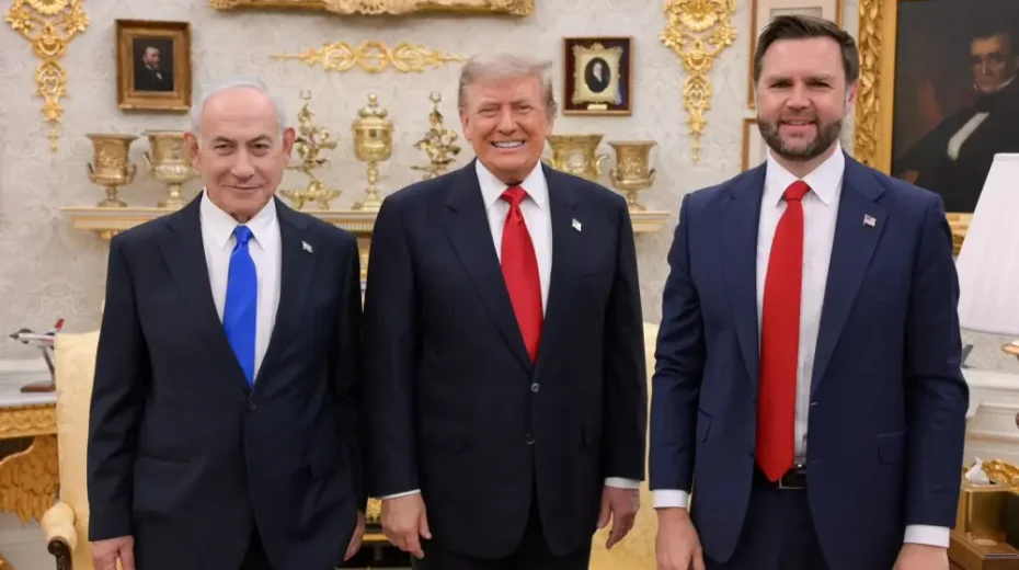 Der israelische Ministerpräsident Benjamin Netanjahu, US-Präsident Donald Trump und Vizepräsident JD Vance posieren am 28. Juli 2026 im Weißen Haus in Washington. Foto: Maayan Toaf/GPO.