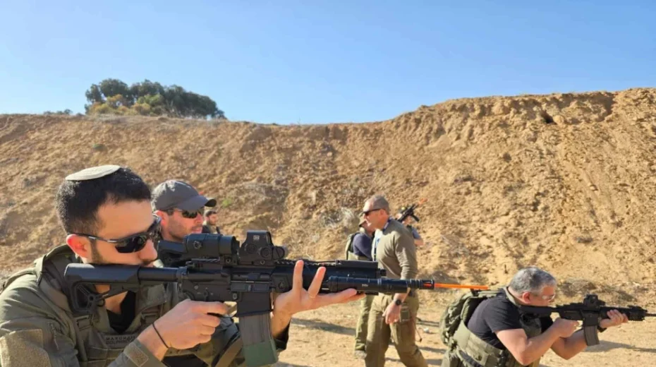 Ein Team von „Magen 48“ trainiert gemeinsam mit der israelischen Armee. Mit freundlicher Genehmigung von „Magen 48“.