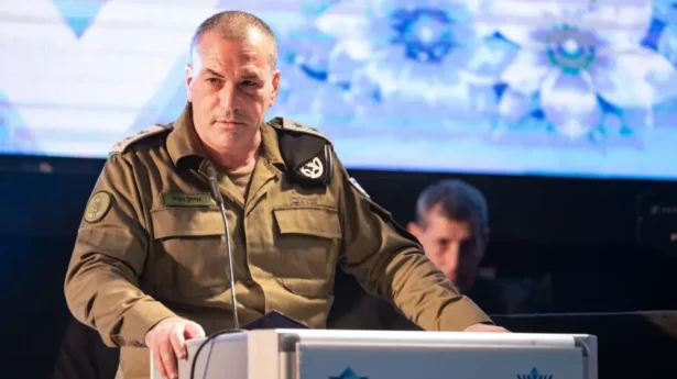 Der Generalstabschef der israelischen Streitkräfte (IDF), Generalleutnant Eyal Zamir, hielt am 3. September 2026 bei einer Ehrungsveranstaltung für Soldaten und Angehörige der Sicherheitskräfte eine Rede. Bildnachweis: IDF.