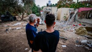 Die von Hamas-Terroristen am 7. Oktober 2023 im Kibbuz Re’im nahe der Grenze zwischen Israel und dem Gazastreifen im Süden Israels verursachten Zerstörungen, 26. November 2023. Foto: Yossi Zamir/Flash90