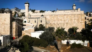 Ein Gesamtblick auf die Höhle der Patriarchen in der judäischen Stadt Hebron in Judäa und Samaria am 4. Dezember 2019. Foto: Wisam Hashlamoun/Flash90.