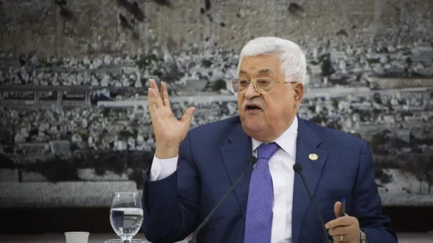 Der Vorsitzende der Palästinensischen Autonomiebehörde, Mahmoud Abbas, spricht während eines Treffens in Ramallah am 25. Juli 2019. Bildnachweis: Flash90.